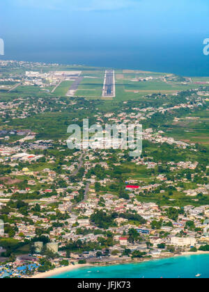 La Barbade La Barbade, l'approche de la piste de l'aéroport international Grantley Adams (GAIA), l'aéroport de la Barbade, Antilles Banque D'Images