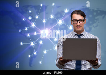 Businessman with laptop dans social network concept Banque D'Images