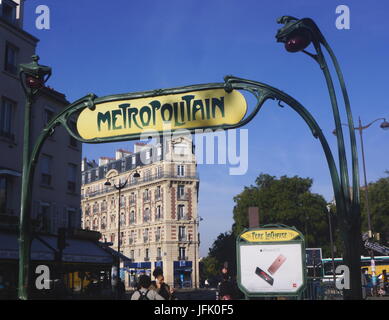 La station de métro belle entrée,Paris,France Banque D'Images