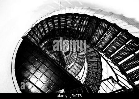 Escalier en spirale vers le haut du phare de l'île de chasse Banque D'Images