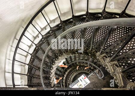 Escalier en spirale vers le haut du phare de l'île de chasse Banque D'Images