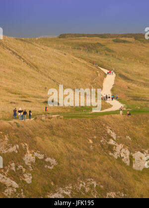 Sud Ouest voie manteau au-dessus de l'homme O' War Beach Dorset UK Banque D'Images