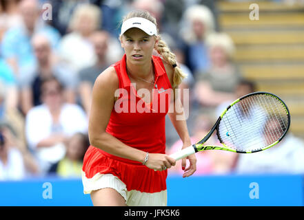 Caroline Wozniacki au Danemark en action contre Karolina Pliskova en République tchèque lors de la finale des femmes célibataires durant la neuvième journée de l'AEGON International au parc Devonshire, Eastbourne. APPUYEZ SUR ASSOCIATION photo. Date de la photo: Samedi 1er juillet 2017. Voir PA Story TENNIS Eastbourne. Le crédit photo devrait se lire: Steven Paston/PA Wire. . Banque D'Images