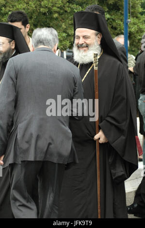 La franchise leader grec orthodoxe Christodoulos Pèlerins de voeux en l'honneur du Saint Jean le russe. Le 26 mai 2005 - Prokopi, Eubée, Grèce Banque D'Images