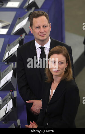 Georg Friedrich Prinz von Preußen und seine Frau Sophie nehmen am 01.07.2017 am europäischen Trauerakt Altkanzler für den verstorbenen Helmut Kohl im EU-Parlament in Straßburg teil. La guerre suis 16.06.2017 Kohl im Alter von 87 Jahren gestorben. Der Kanzler der Deutschen Einheit war 16 Jahre im Amt. Foto : Michael Kappeler/dpa Banque D'Images