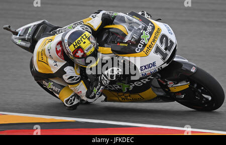 Hohenstein-Ernstthal, Allemagne. 1er juillet 2017. Swiss Moto2 rider Thomas Luethi de CarXpert Équipe Interwetten MotoGP au Grand Prix d'Allemagne au Sachsenring race track à Hohenstein-Ernstthal, Allemagne, 1 juillet 2017. Photo : Hendrik Schmidt/dpa-Zentralbild/ZB/dpa/Alamy Live News Banque D'Images