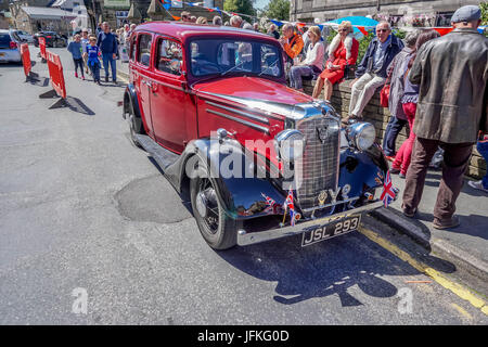 Meltham, Huddersfield, Angleterre. Le 1er juillet. AtMeltham voiture Vauxhall Vintage week-end en temps de guerre. Credit : CARL DICKINSON/Alamy Live News Banque D'Images