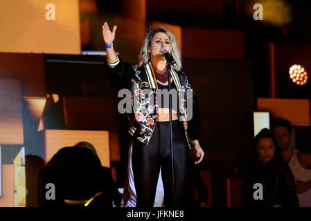 Madrid, Espagne. 07 juillet, 2017. Au cours de la chanteuse Barei WorldPride 2017 parade à Madrid le 1 juillet 2017. Gtres más información : crédit en ligne Comuniación,S.L./Alamy Live News Banque D'Images