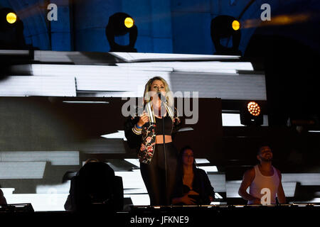 Madrid, Espagne. 07 juillet, 2017. Au cours de la chanteuse Barei WorldPride 2017 parade à Madrid le 1 juillet 2017. Gtres más información : crédit en ligne Comuniación,S.L./Alamy Live News Banque D'Images