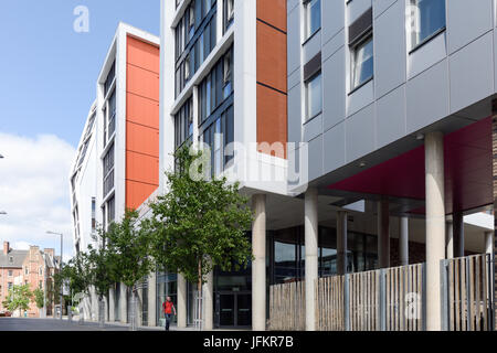 Nottingham, UK:2 Juillet 2017 : l'Université de Nottingham Trent hébergement étudiant qui a le même bardage comme la Tour de Grenfell sera remplacé 'en Urgence'.Les élèves ont été déplacés de blocs jusqu'à ce travail a été effectué. Crédit : Ian Francis/Alamy Live News Banque D'Images