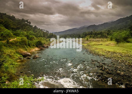 Jungle Mountain River Banque D'Images