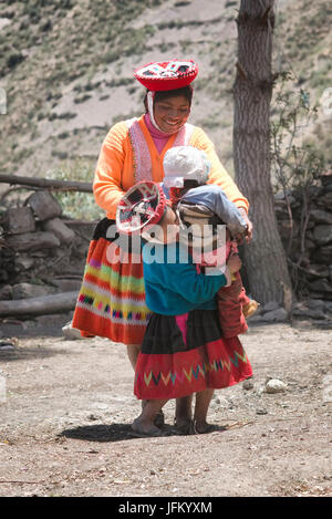 Bebe Peruvien Cuzco Perou Photo Stock Alamy