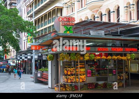 Queen Street, principale rue commerçante, centre-ville de Brisbane, Australie. Banque D'Images