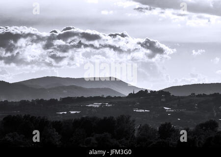 Coucher de soleil sur Island (Beskid Wyspowy Beskid silésien) montagnes dans le sud de la Pologne, pris dans Warsaw Banque D'Images