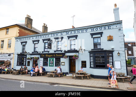 Wagon et chevaux Inn and Market House, High Street, Newmarket, Suffolk, UK Banque D'Images