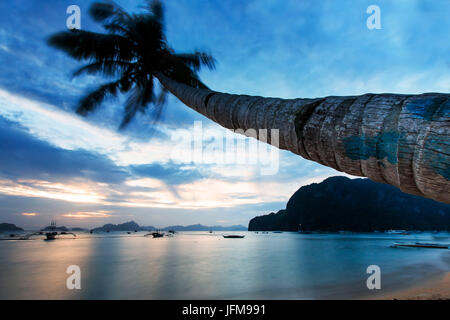 Corong Corong au coucher du Soleil Plage, Palawan, Philippines Banque D'Images