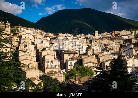 Scanno, Abruzzes, Italie, Europe, Vue du village médiéval de Scanno, Banque D'Images