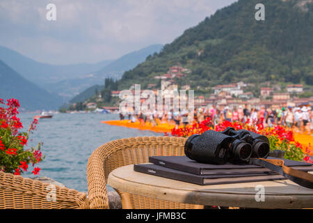 Les quais flottants dans le lac d'Iseo - Italie, Europe Banque D'Images