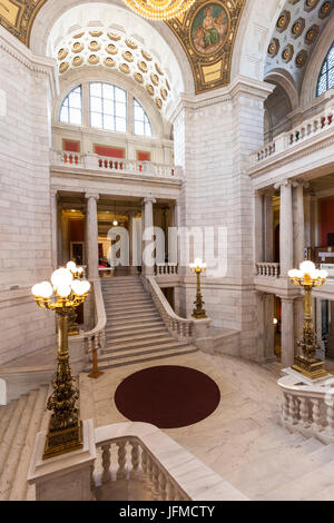 USA, Rhode Island, Providence, Rhode Island State House, escalier intérieur Banque D'Images