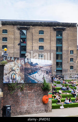 Grenier Square au cœur de la régénération de la région de King's Cross le long de Regent's Canal, Londres, Angleterre, Royaume-Uni Banque D'Images