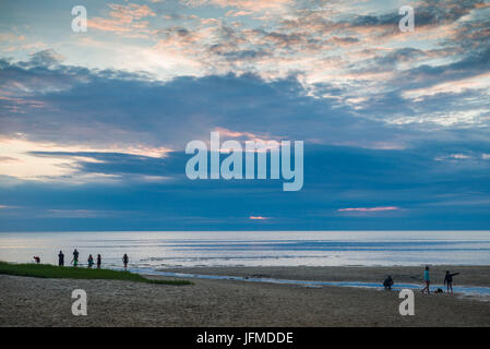 USA, Massachusetts, Cape Cod, Eastham, Première rencontre Plage, Coucher de soleil Banque D'Images