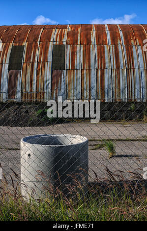 Symbole / Concepts, le toit de l'ancien hangar rouillé Banque D'Images