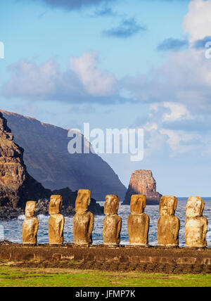 Dans Moais Ahu Tongariki, parc national de Rapa Nui, l'île de Pâques, Chili Banque D'Images