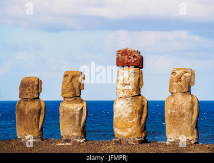 Dans Moais Ahu Tongariki, parc national de Rapa Nui, l'île de Pâques, Chili Banque D'Images