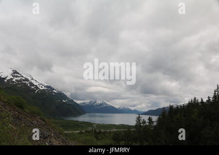 Snow Caped montagnes dans le great Alaskan outdoors Banque D'Images