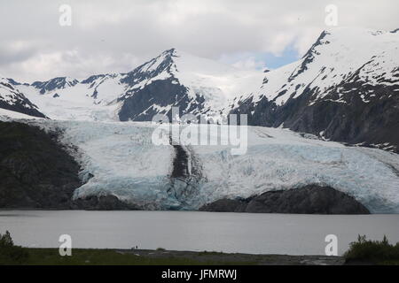 Snow Caped montagnes dans le great Alaskan outdoors Banque D'Images