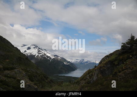 Snow Caped montagnes dans le great Alaskan outdoors Banque D'Images