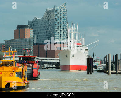 Elbe Philharmonic Hall rempli de Hambourg sur l'Elbe Banque D'Images