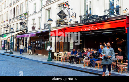 Le cafe sur la rue Montorgueil, Paris,France. Banque D'Images