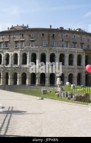 Théâtre de Marcellus l'ancien théâtre en plein air, à Rome, Italie Banque D'Images