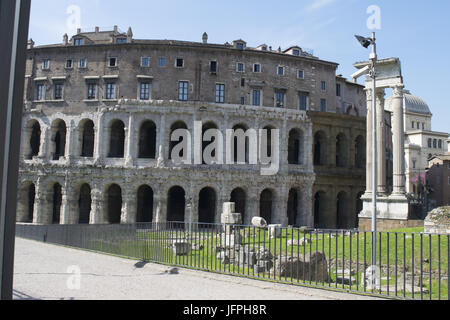 Théâtre de Marcellus l'ancien théâtre en plein air, à Rome, Italie Banque D'Images