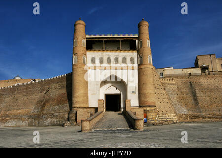 Grande Arche de Boukhara, forteresse massive situé dans la ville de Boukhara en Ouzbékistan. Banque D'Images