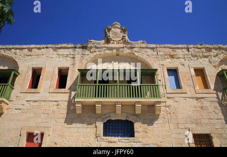 Le 19ème siècle les entrepôts, sur Pinto Wharf, sur Valletta Waterfront, régénéré, prêt pour le statut de ville européenne de la Culture en 2018, à Malte Banque D'Images