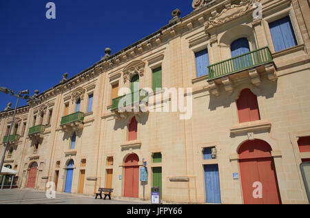 Le 19ème siècle les entrepôts, sur Pinto Wharf, sur Valletta Waterfront, régénéré, prêt pour le statut de ville européenne de la Culture en 2018, à Malte Banque D'Images