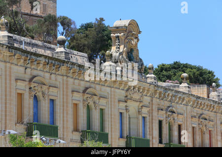 Le 19ème siècle les entrepôts, sur Pinto Wharf, sur Valletta Waterfront, régénéré, prêt pour le statut de ville européenne de la Culture en 2018, à Malte Banque D'Images