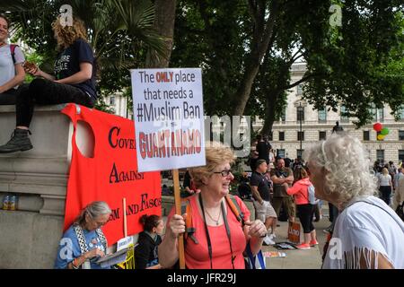 Londres, Royaume-Uni. 01 juillet, 2017. Des milliers de manifestants mars à Londres et rassemblement à la place du Parlement appelant à un changement de gouvernement et la fin de l'austérité. Credit : Claire Doherty/Pacific Press/Alamy Live News Banque D'Images