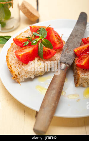 Bruschetta aux tomates italiennes Banque D'Images