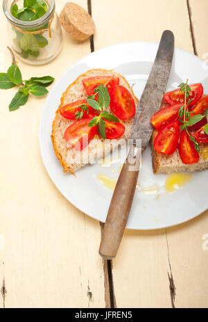 Bruschetta aux tomates italiennes Banque D'Images