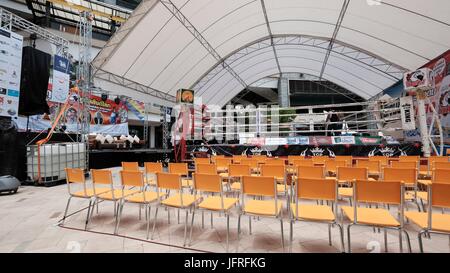 Le Muay Thai Muay Thai Art de huit membres quatre points sport de combat de boxe professionnelle mis en place à l'extérieur de la Thaïlande Chonburi Pattaya Banque D'Images