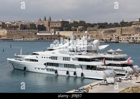 Yacht de luxe Indian Empress, Marina au Dockyard Creek, vue de La Valette, Vittoriosa, Birgu, les trois villes, Malte Banque D'Images