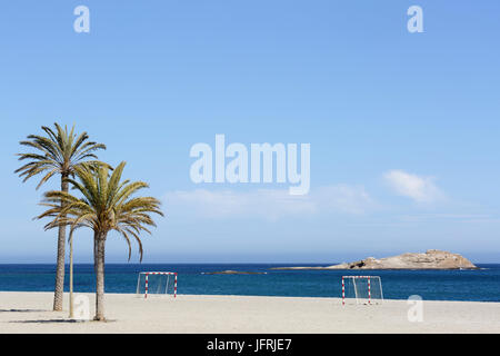 Buts de football sur la plage, Carboneras, Almeria, Espagne. Banque D'Images