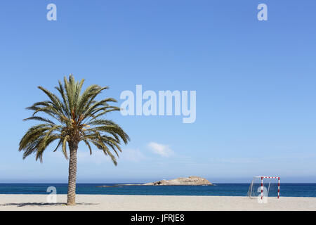 Buts de football sur la plage, Carboneras, Almeria, Espagne. Banque D'Images