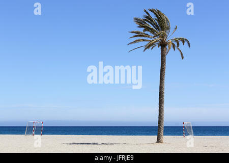 Buts de football sur la plage, Carboneras, Almeria, Espagne. Banque D'Images