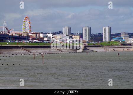 Bord de mer d'Aberdeen, promenade et grande roue de Codona's Grampian Eye. Écosse, Royaume-Uni. Avril 2017. Banque D'Images