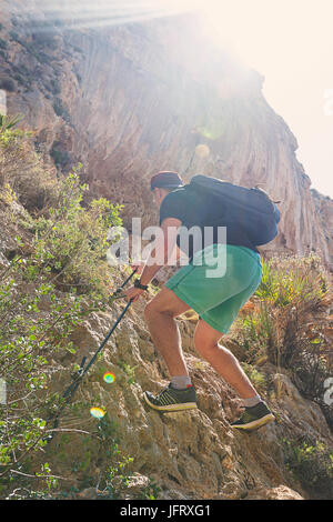 Les jeunes adultes et des mains sur le sentier Banque D'Images
