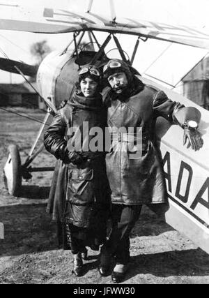 Charles Nungesser et sa fiancée - Morane 1923 Banque D'Images
